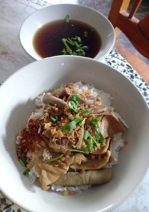 รูปของ ข้าวต้มแห้งเครื่องในหมู