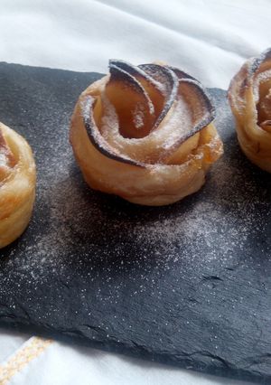 Foto principal de Rosas de manzana con hojaldre