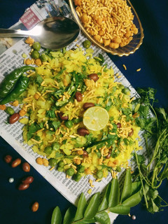 मटर पोहा (matar poha recipe in Hindi) रेसिपी मुख्य फोटो