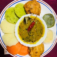 A picture of Sambar vada.