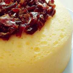 รูปของ Steam Cheese Cake Bolu Kukus Keju Lembut Mengembang Topping Kurma