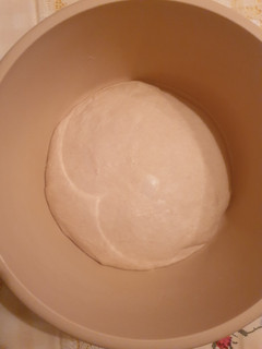 A picture of Pizza dough.