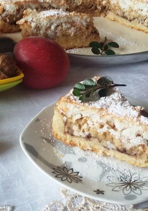 Zdjęcie przepisu Ciasto jabłkowo kokosowe z orzechami i nutellą.