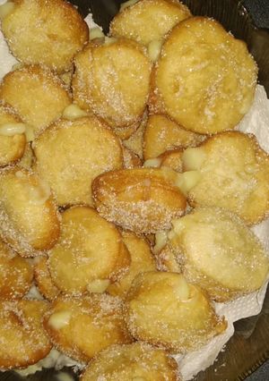 Una foto de Bizcochos rellenos de crema pastelera!!!!😀😀😀🤗🤗🤗🤗