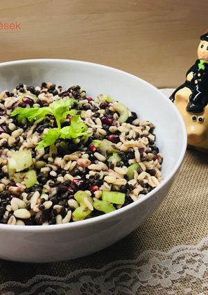 Színes, szerencsehozó lencsesaláta recept fotója