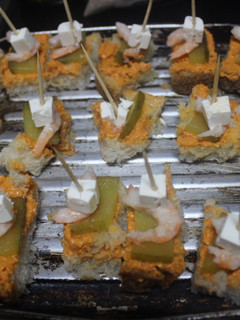 Una foto de Bocaditos de gambas y queso