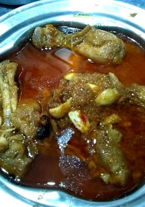 A picture of Chicken Badaami Karahi.