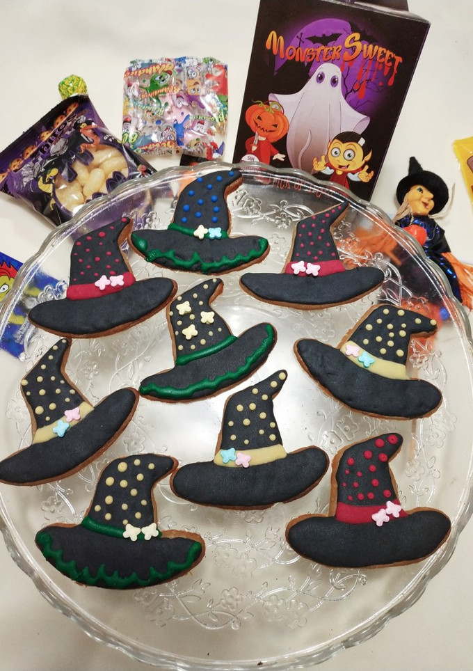 Una foto de Galletitas Halloween: sombreros de brujas sabor a café