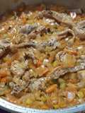 Conejo al tomillo, con verduras variadas