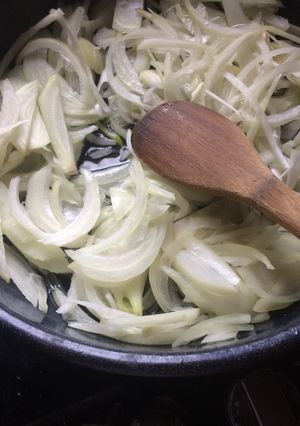 Una foto de Como hacer cebolla caramelizada