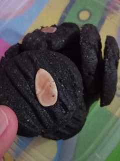 Foto resep Black Almond Cookies