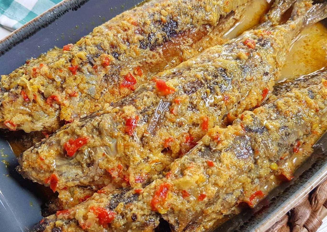 Ikan kembung layang kuah santan pedas