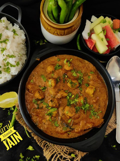 राजस्थानी गट्टे की सब्जी (gatte ki sabzi recipe in Hindi) रेसिपी मुख्य फोटो
