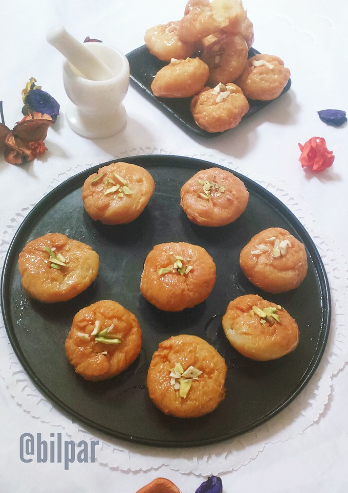 A picture of Balushahi/Badusha.