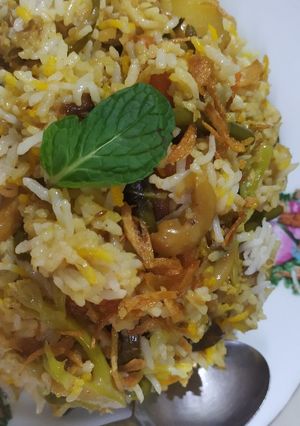 વેજ દમ બિરયાની (Veg. Dum Biryani Recipe In Gujarati) રેસીપી મુખ્ય ફોટો