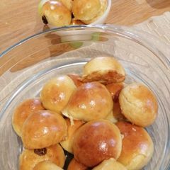 A picture of Raisin Bread.