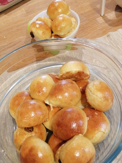 A picture of Raisin Bread.