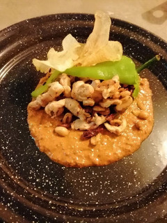 Una foto de Chile de agua relleno, con un espejo de chile morita