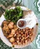 Bún đậu mắm tôm, vài viên cá viên chiên các bé cực thích nha 😇