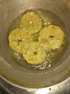 ஆஞ்சேநேயர் மிளகு வடை (milagu vadai recipe in tamil) செய்முறை முக்கிய புகைப்படம்