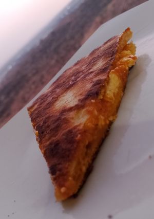 صورة لوصفة كسرة محشية بدون اختمار و لا عجن بالسميد فقط تجي طرية و فيها وحد القرمشة 🧀