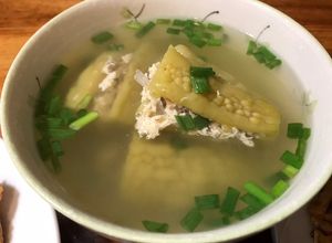 Hình của món Canh khổ qua chay.