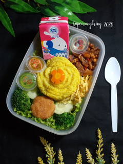 Foto resep 16.103 Nasi kuning mawar ala bento(spesial ultah)