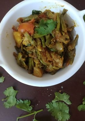 आलू बोड़ी की सब्जी (Aloo bodi ki sabzi recipe in Hindi) रेसिपी मुख्य फोटो