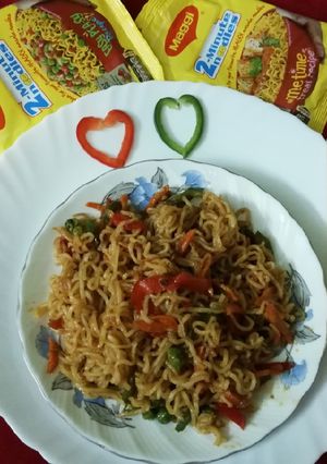 হট চিলি গার্লিক ম্যাগি (Hot chilli garlic maggi recipe in Bengali) রেসিপির প্রধান ছবি