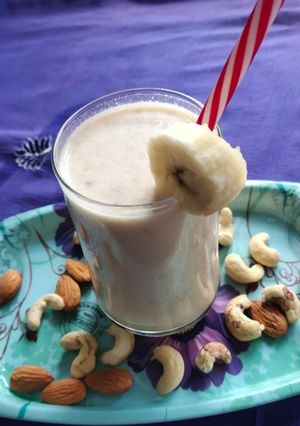 A picture of Banana peanut butter smoothie.