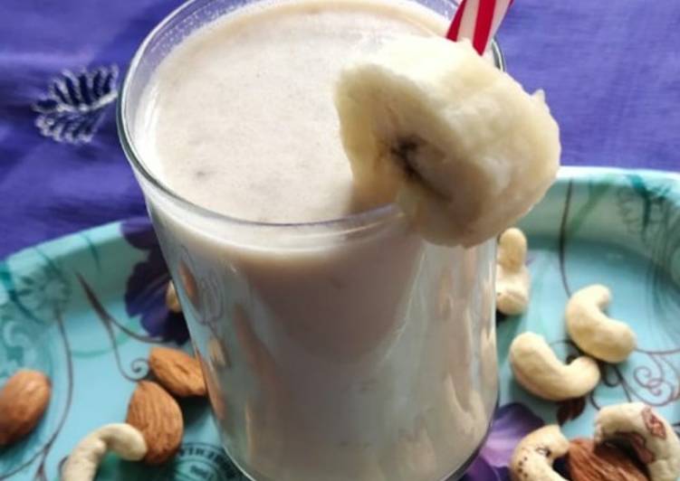 Steps to Make Homemade Banana peanut butter smoothie