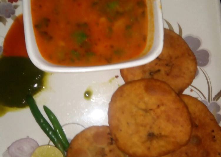 Urad Dal ki Kachori with Hing jeera Aaloo