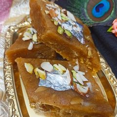Channay ki daal ka halwa (Split chickpeas) A picture of Channay ki daal ka halwa (Split chickpeas).