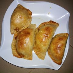 A picture of Baked meat pie.