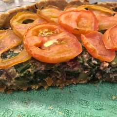 Una foto de Tarta integral de hojas de remolacha