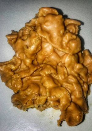 A picture of Frosted Flake Cereal Clusters.