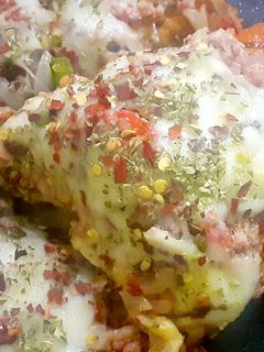 চিকেন চীজ বার্স্ট পিজ্জা (Chicken cheese burst pizza recipe in Bengali) রেসিপির প্রধান ছবি