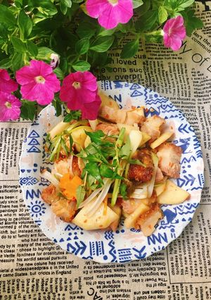 Hình của món Thịt Heo Quay Xào Kim Chi Su Hào.