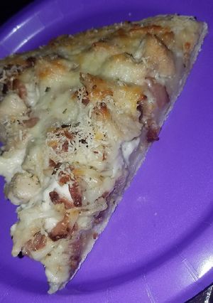A picture of Chicken Bacon Ranch Pizza.