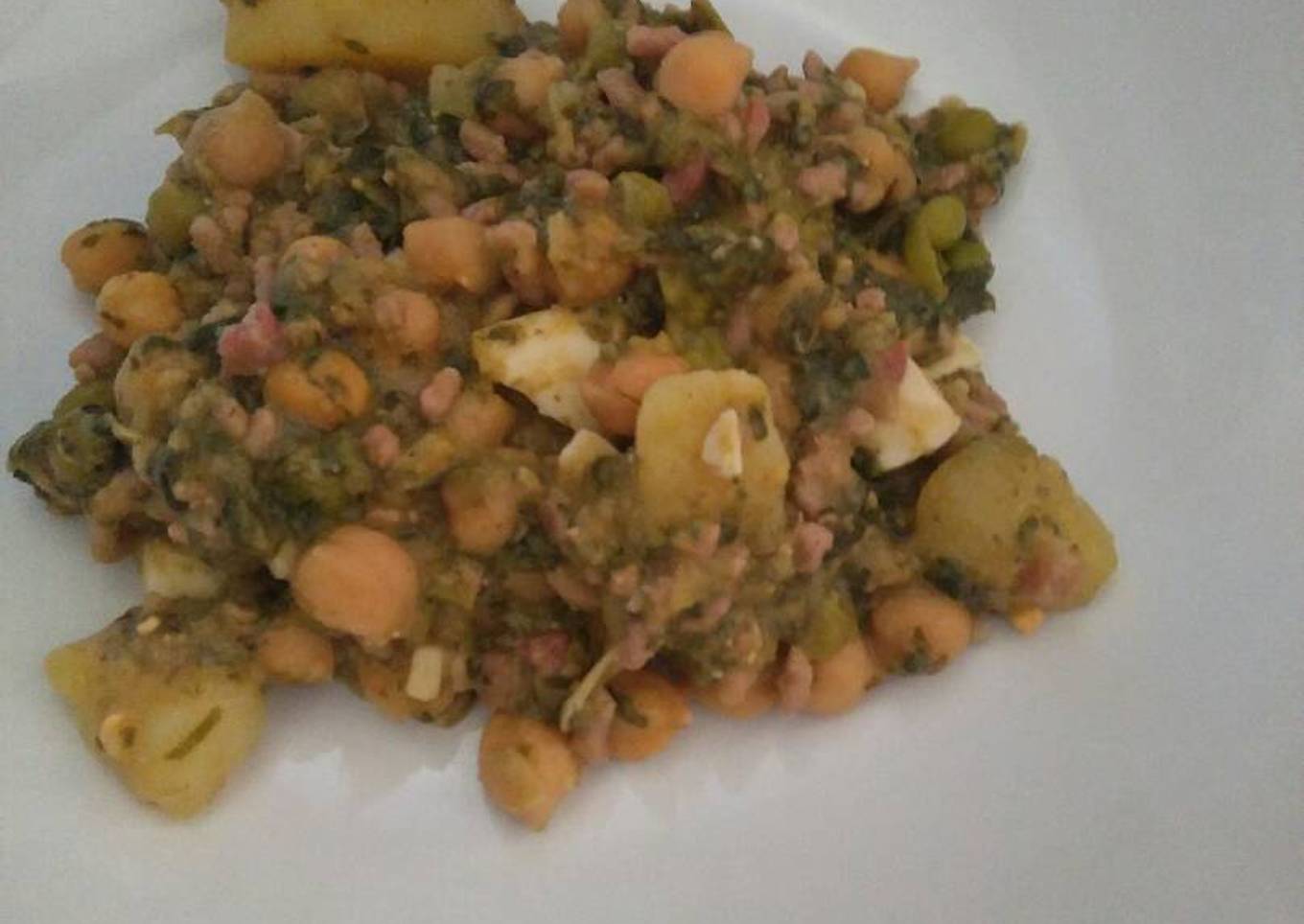 Garbanzos con carne picada y espinacas