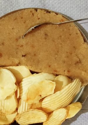 बेसन हलवा (besan halwa recipe in Hindi) रेसिपी मुख्य फोटो
