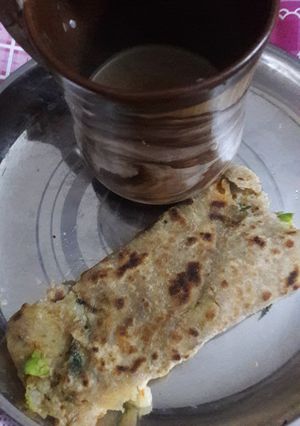 A picture of Aloo matar stuffed paratha.