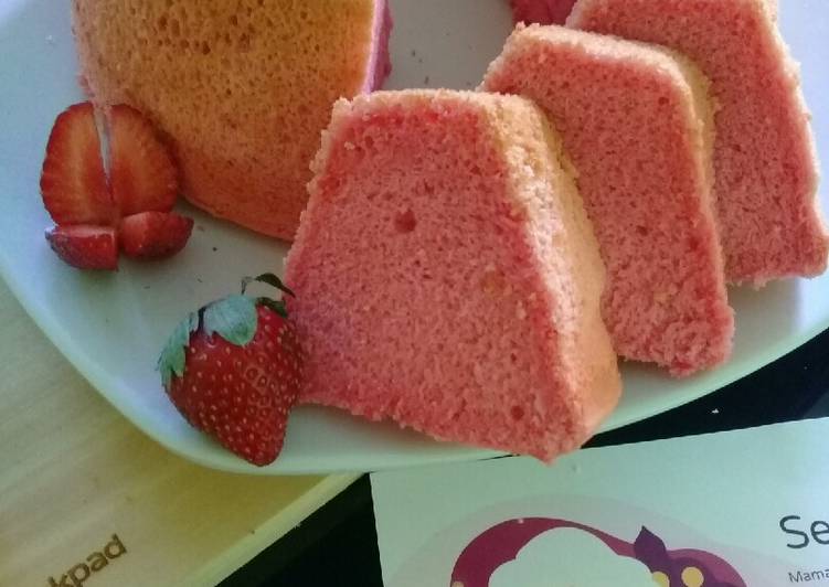 Strawberry chiffon cake🍓