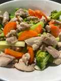 บล็อคโคลี่ผัดไก่