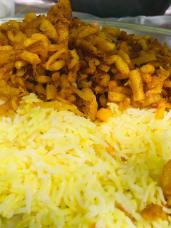 عکسی از دستور پلو با تن ماهی و سیب زمینی 😋