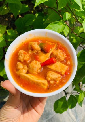 Hình của món Gà viên mix đậu hũ sốt cà chua.