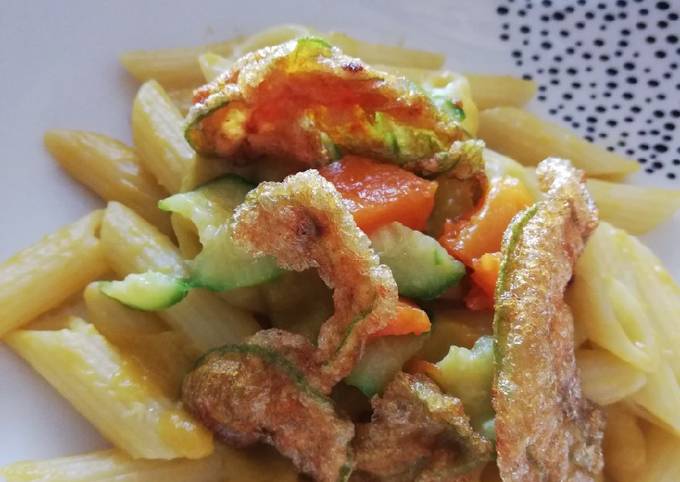Come a Fai  Preferito Penne con crema di zucca e zucchine e fiori croccanti 🥒🎃🏵️😋