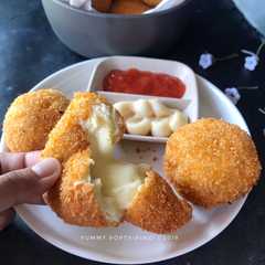 A picture of Roti Goreng Mozzarella.