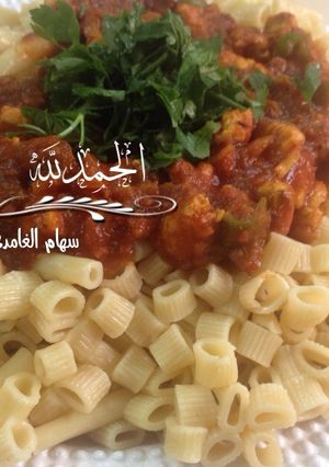 صورة لوصفة مكرونة بالصلصلة الحمراء والدجاج