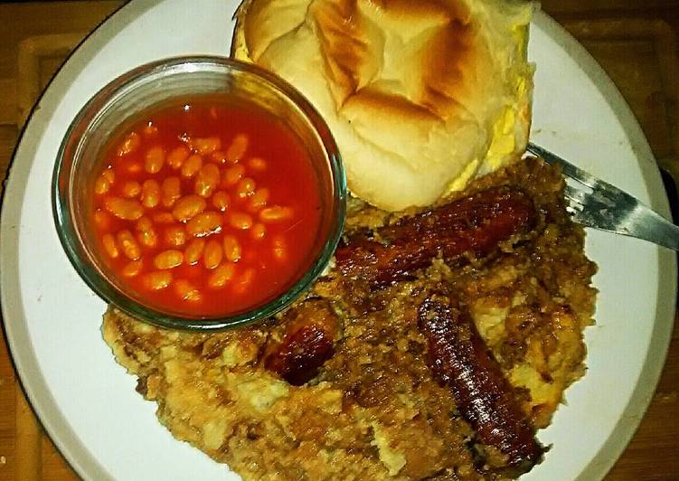 Simple Way to Prepare Super Quick Homemade Tex’s Bangers & Mash Pie 🐷🍲🧀🇬🇧